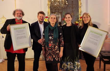 The handover of the certificates to the laureates of the EuroNatur Award
